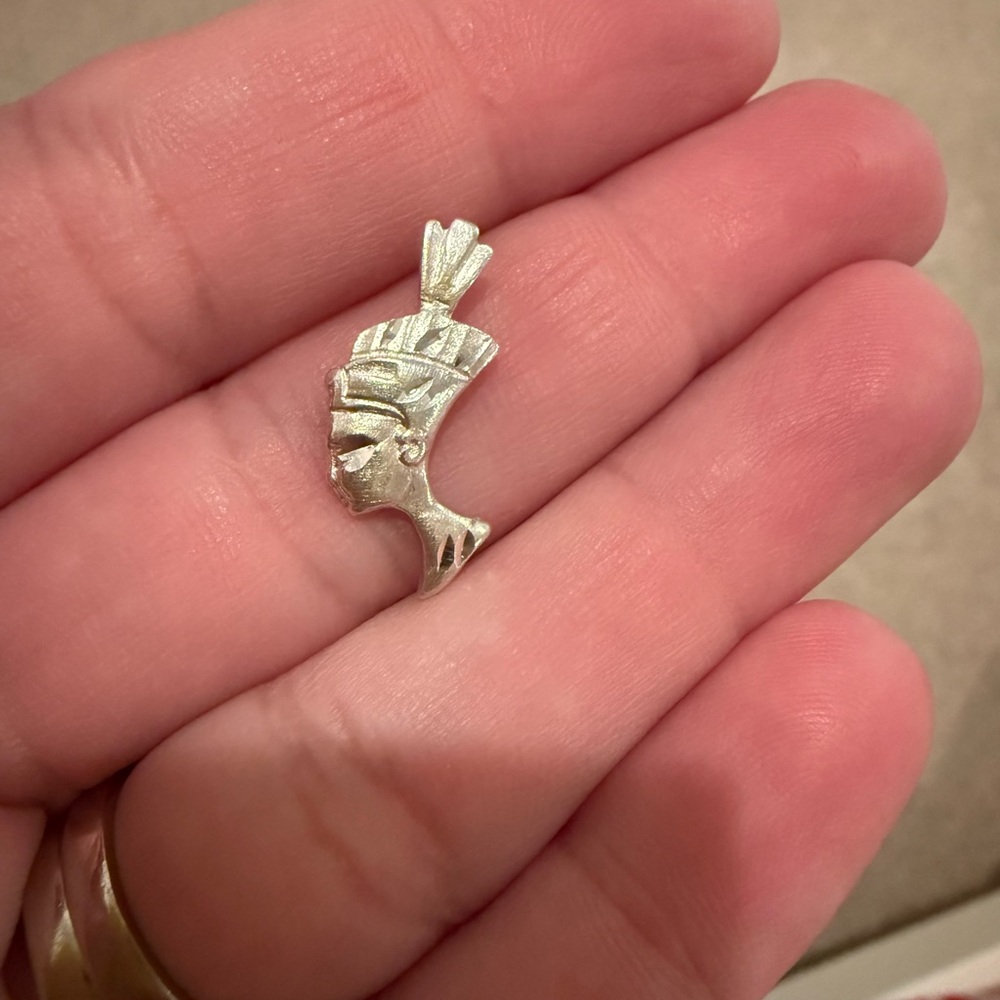 Sterling silver diamond cut Nefertiti Egypt style charm pendant .925 - Picture 3 of 3